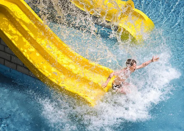 Oasis Park Splash Hotel 4*