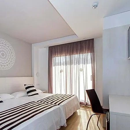 Oasis Park Splash Hotel