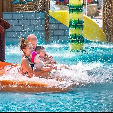 Oasis Park Splash Hotel