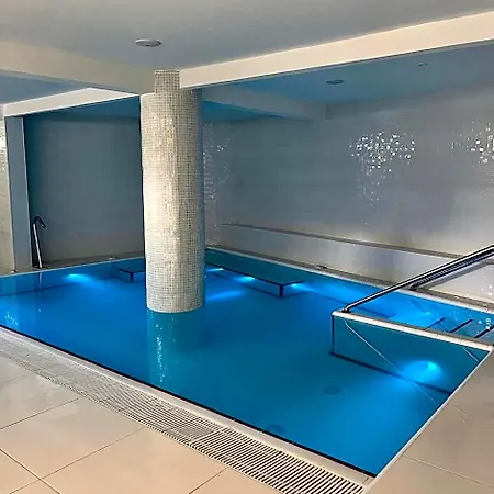 Oasis Park Splash Hotel