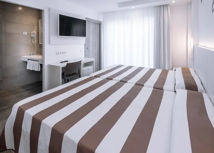 Oasis Park Splash 4* كاليليا