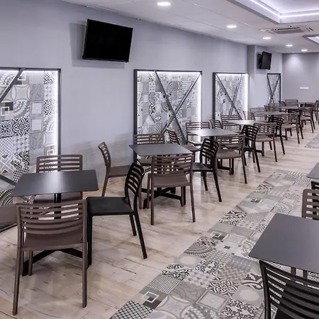 Oasis Park Splash Hotel